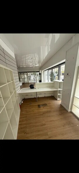 Local commercial dans Paris à louer - Photo de l’immeuble – Image 1 sur 7