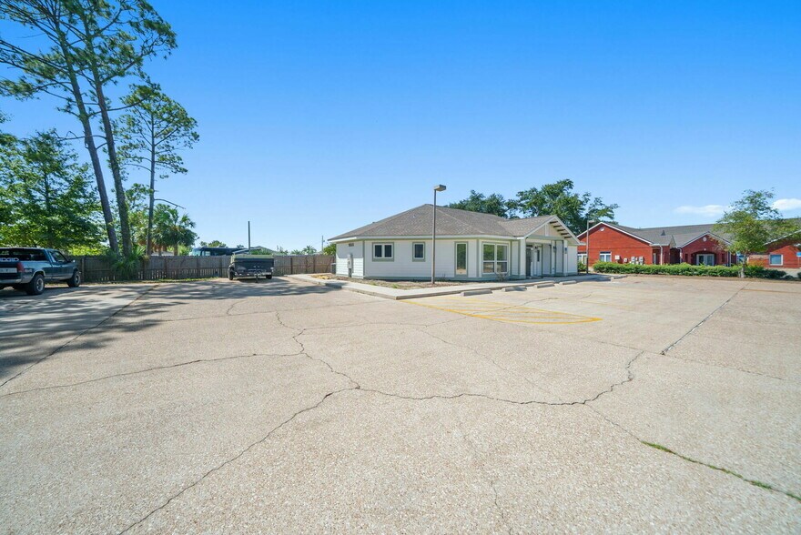 2567 Huntcliff Ln, Panama City, FL à louer - Photo de l’immeuble – Image 3 sur 8