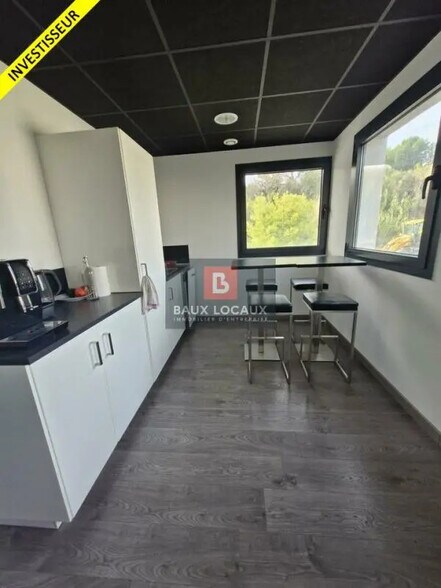 Local d'activités dans Velaux à vendre - Photo de l’immeuble – Image 2 sur 12