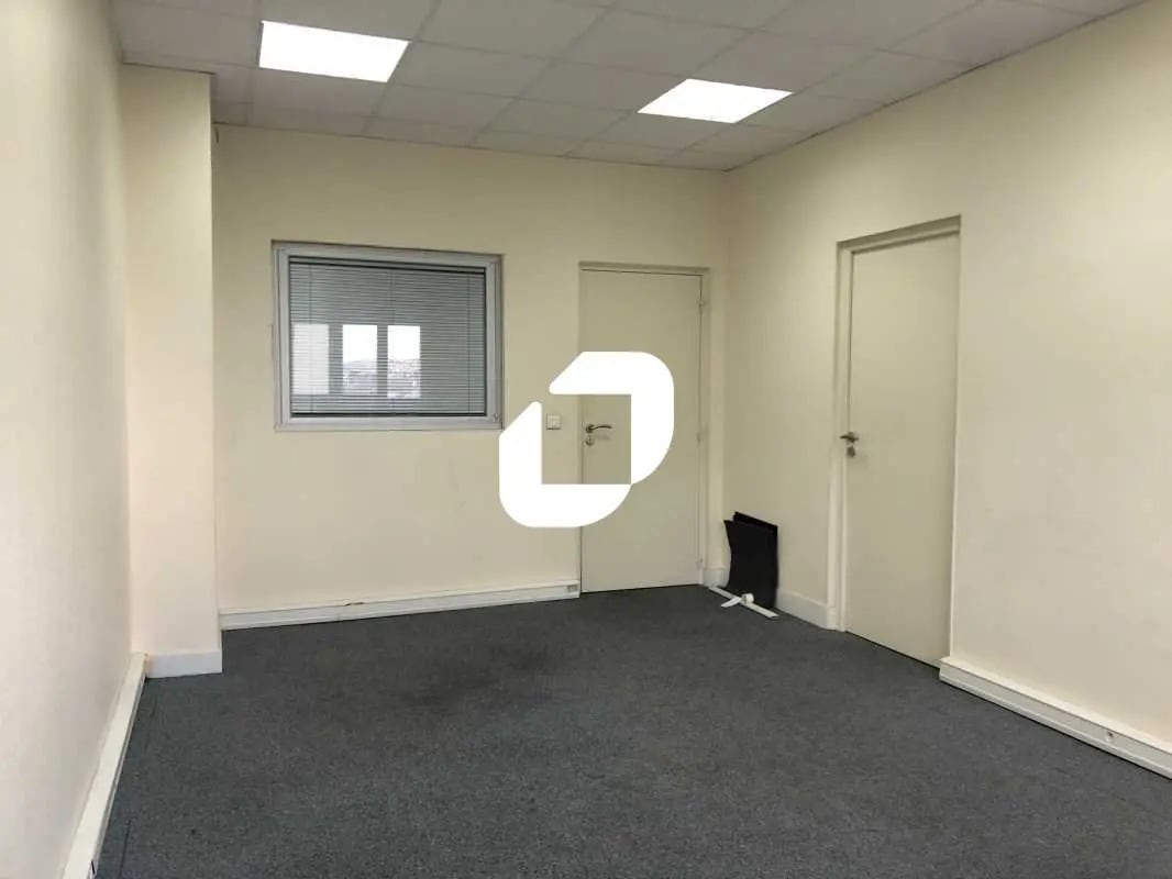 Bureau dans Le Plessis-Bouchard à louer Photo intérieure– Image 1 sur 11