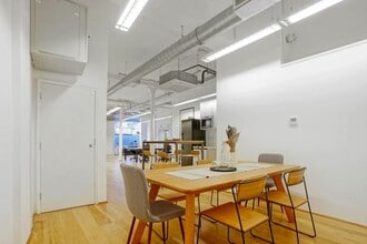 11A Curtain Rd, Londres à louer Photo intérieure– Image 1 sur 3