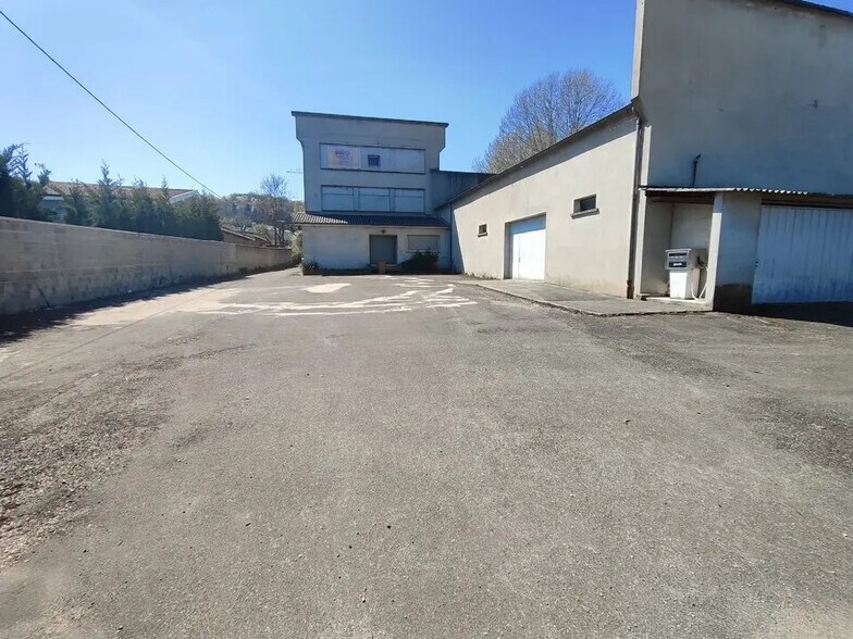 Local d'activités dans Bourgoin-Jallieu à vendre - Photo de l’immeuble – Image 1 sur 9