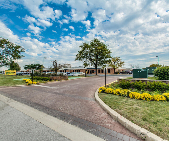 3209 N Wilke Rd, Arlington Heights, IL à louer - Photo de l’immeuble – Image 3 sur 7