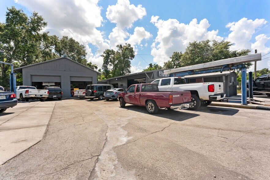 1814 S Parsons Ave, Seffner, FL à vendre - Photo de l’immeuble – Image 3 sur 33