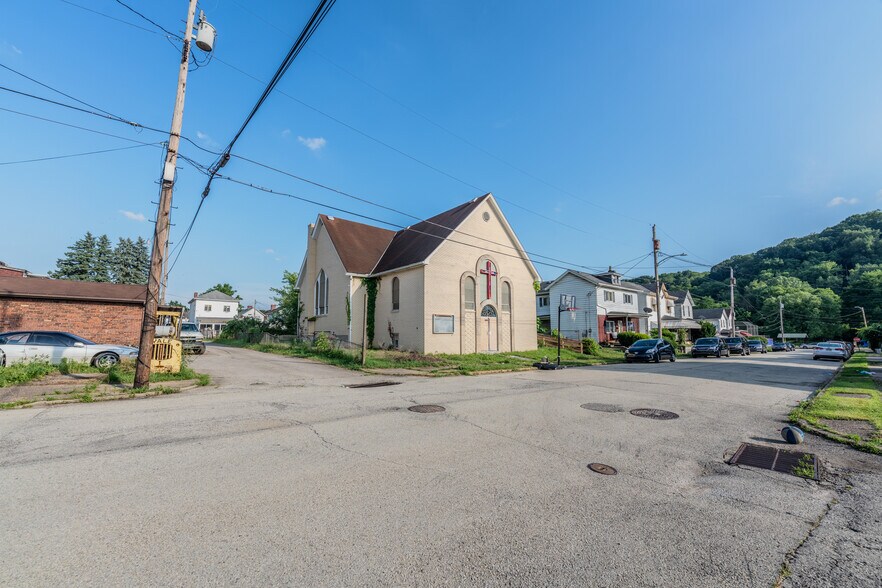 112 S 13th St, Jeannette, PA à vendre - Photo de l’immeuble – Image 2 sur 32