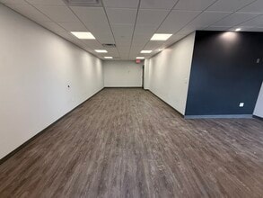 77 W Main St, Hopkinton, MA à louer Photo intérieure– Image 2 sur 7