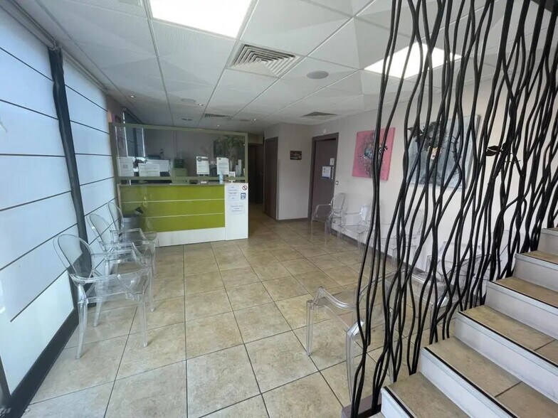 Local commercial dans Puget-sur-Argens à vendre - Photo de l’immeuble – Image 3 sur 8