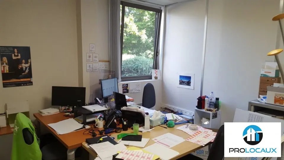 Bureau dans Val-de-Reuil à louer - Photo de l’immeuble – Image 2 sur 6