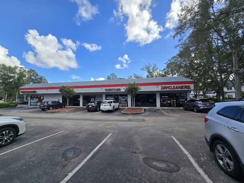 241 N Hunt Club Blvd, Longwood, FL à louer - Photo de l’immeuble – Image 3 sur 6