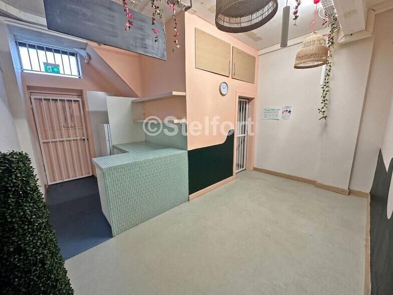 276 Court Rd, Londres à louer - Photo de l’immeuble – Image 2 sur 4