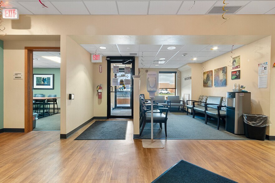 445 S Adams St, Green Bay, WI à louer - Photo de l’immeuble – Image 3 sur 53