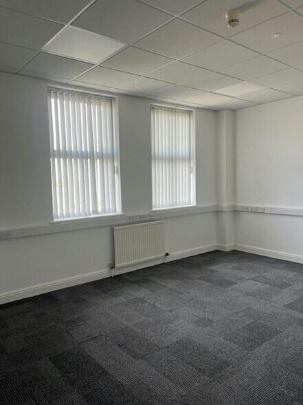 Hornbeam Sq N, Harrogate à louer - Photo de l’immeuble – Image 3 sur 10