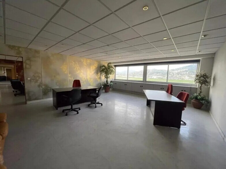 Bureau dans Mandelieu-la-Napoule à louer - Photo de l’immeuble – Image 1 sur 18