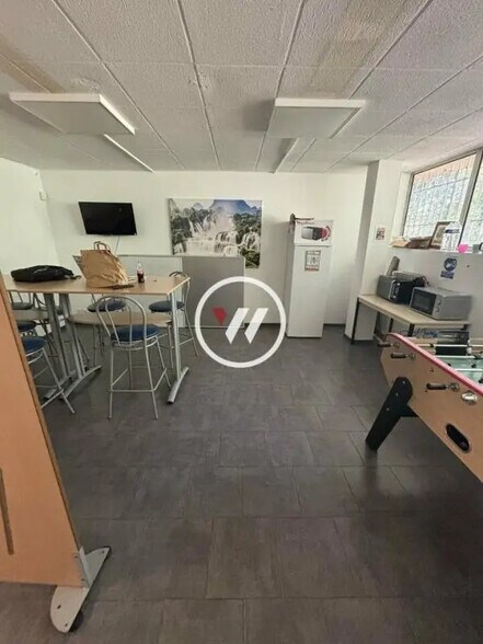 Bureau dans Les Pennes-Mirabeau à louer - Photo de l’immeuble – Image 2 sur 9