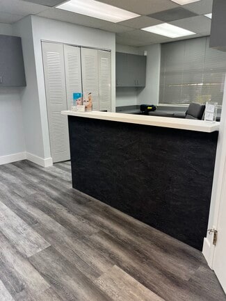 Plus de détails pour 7765 SW 87th Ave, Miami, FL - Bureau à vendre