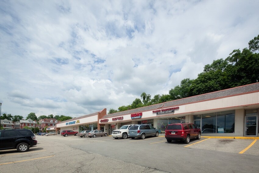 400 E Pittsburgh St, Greensburg, PA à louer - Photo de l’immeuble – Image 3 sur 11