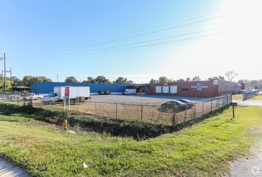 5639 Brookshire Blvd, Charlotte, NC à louer - Photo principale – Image 1 sur 8