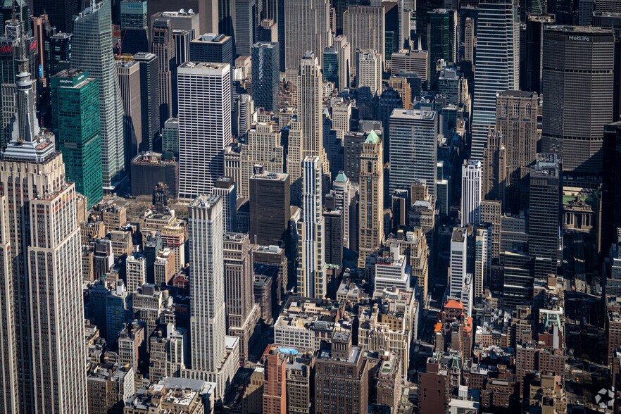 425 Fifth Ave, New York, NY à louer - Aérien – Image 2 sur 2