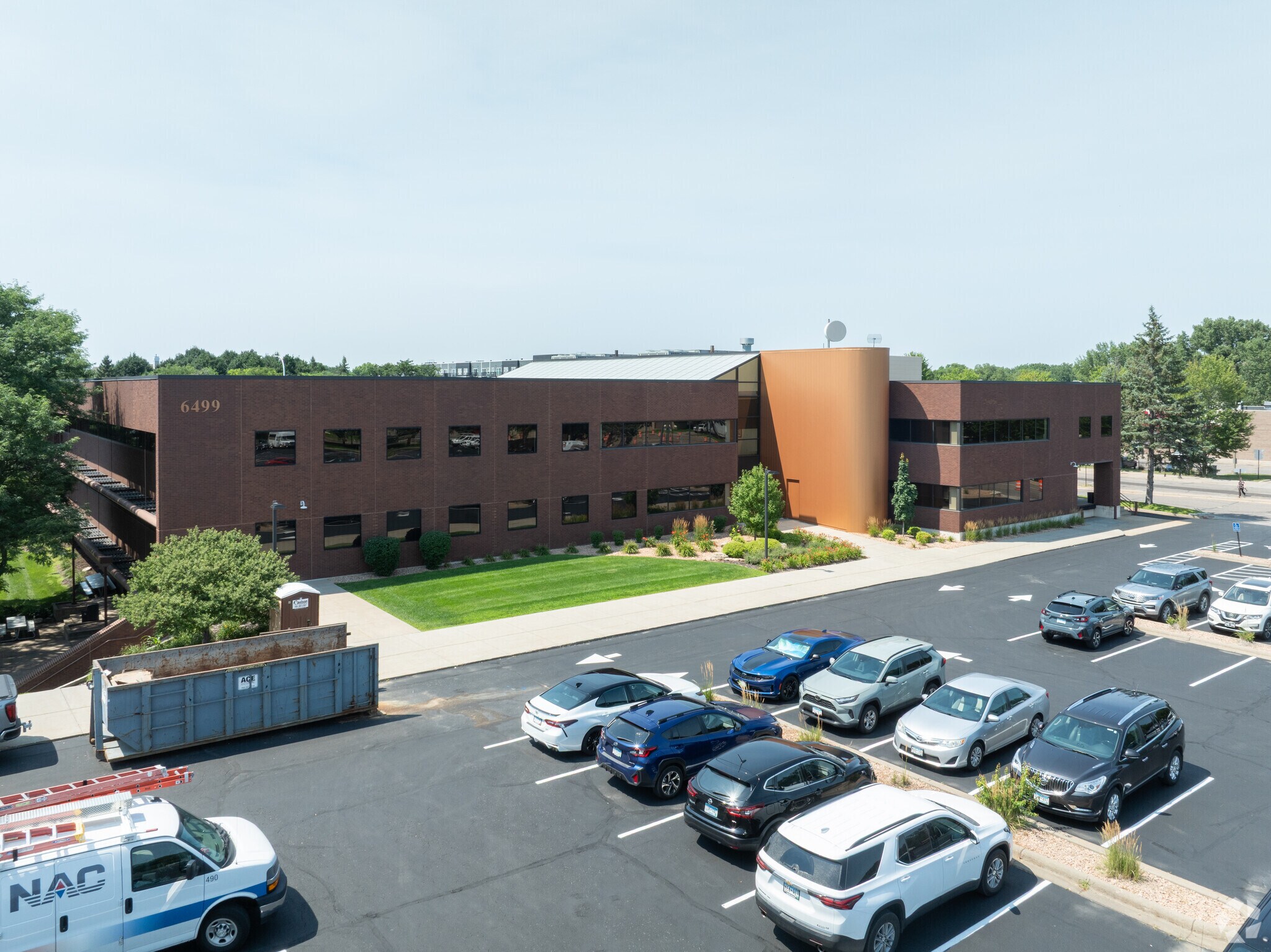 6499 University Ave NE, Fridley, MN à vendre Photo principale– Image 1 sur 25