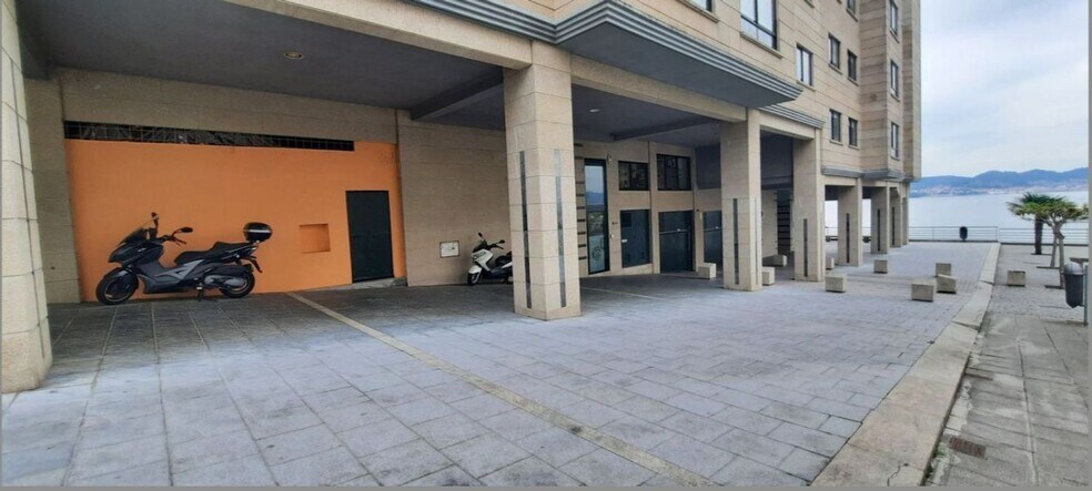 Local commercial dans Vigo, Pontevedra à louer - Photo principale – Image 2 sur 12