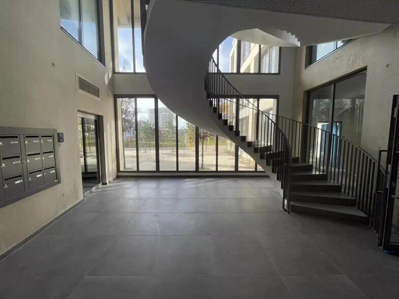 Bureau dans Bordeaux à vendre - Photo de l’immeuble – Image 3 sur 14