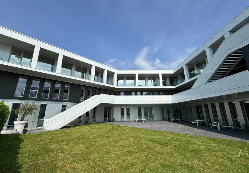 Bureau dans Villeneuve-d'Ascq à louer - Photo de l’immeuble – Image 1 sur 15