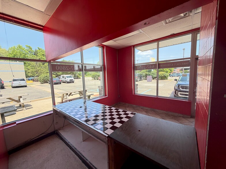 4643 Alpine Ave NW, Comstock Park, MI à louer - Photo de l’immeuble – Image 3 sur 6