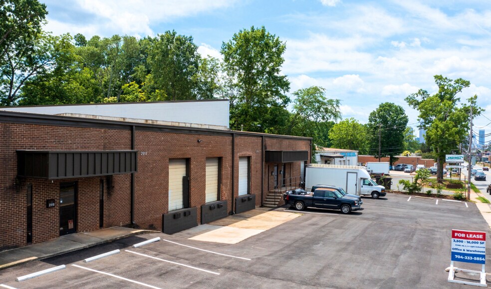 2908-2918 N Graham St, Charlotte, NC à vendre - Photo de l’immeuble – Image 2 sur 6
