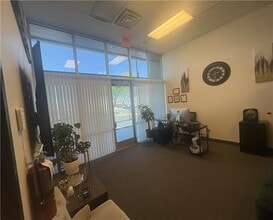 4339 N Corporate Center Dr, North Las Vegas, NV à louer Hall d’entrée– Image 2 sur 7