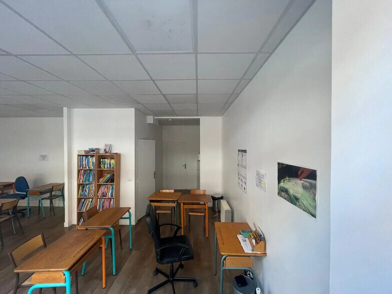 Local commercial dans Paris à vendre - Photo de l’immeuble – Image 3 sur 10