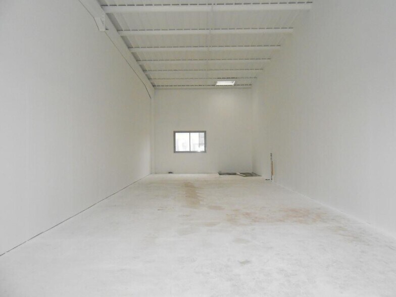 Local commercial dans Poitiers à louer - Photo de l’immeuble – Image 3 sur 4