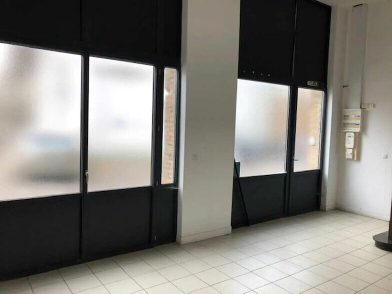 Bureau dans Elbeuf à vendre - Photo de l’immeuble – Image 3 sur 4