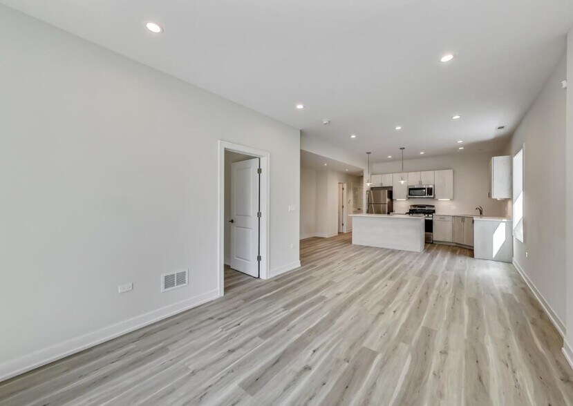 4116 W West End Ave, Chicago, IL à vendre - Photo intérieure – Image 3 sur 5