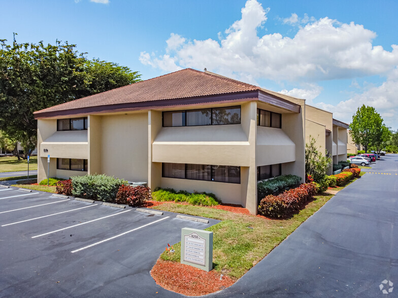 8250-8270 College Pky, Fort Myers, FL à louer - Photo principale – Image 1 sur 6