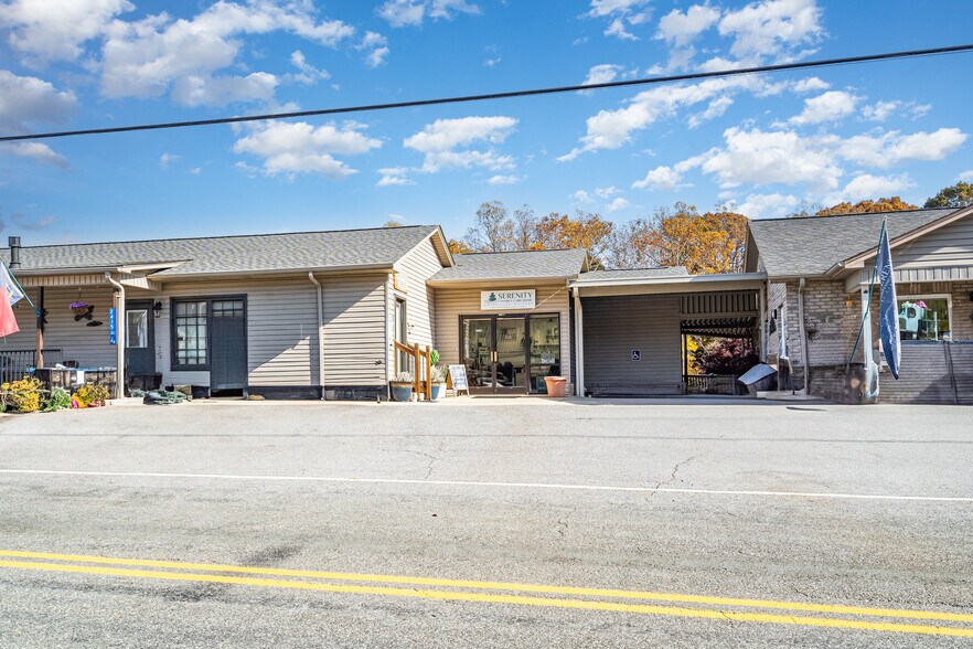2415A-2415B-2441 S Center St, Hickory, NC à vendre - Photo de l’immeuble – Image 2 sur 47