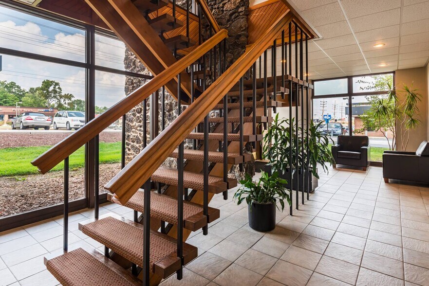9920 Watson Rd, Crestwood, MO à louer - Photo intérieure – Image 3 sur 4