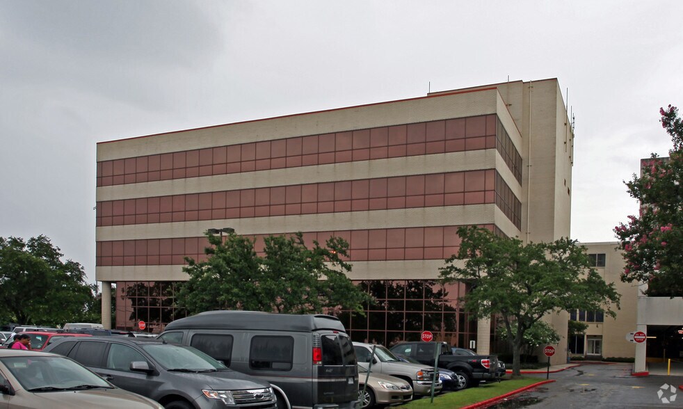 4720 S I-10 Service Rd W, Metairie, LA à louer - Photo de l’immeuble – Image 3 sur 5