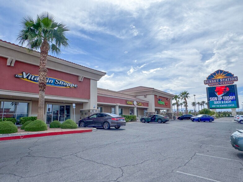1205 W Sunset Rd, Henderson, NV à louer - Photo de l’immeuble – Image 2 sur 8