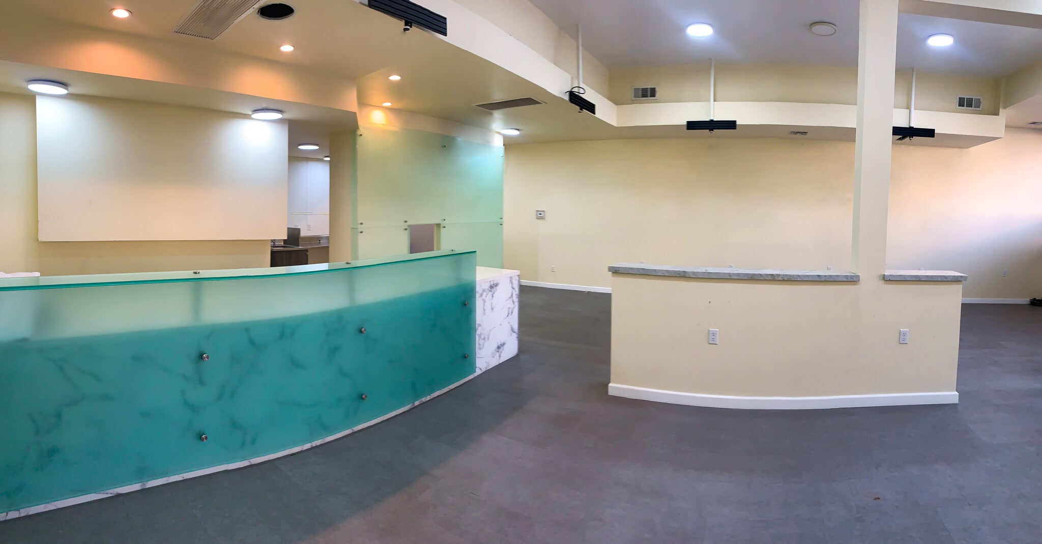 18606-18612 Ventura Blvd, Tarzana, CA à louer Photo intérieure– Image 1 sur 5