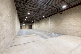 1248-1360 Rue Beaulac, Saint-Laurent, QC à louer Photo intérieure– Image 2 sur 3