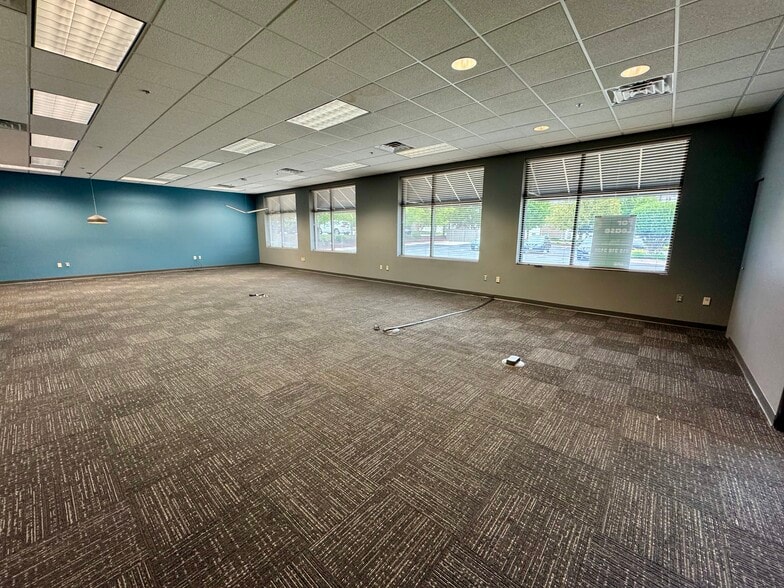 801 N Perryville Rd, Rockford, IL à louer - Photo intérieure – Image 2 sur 9