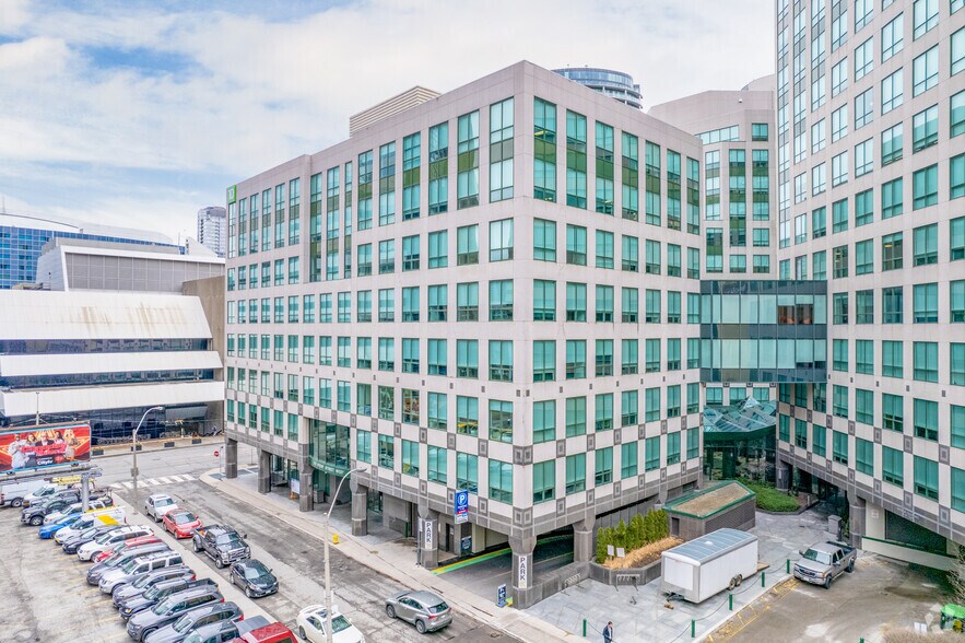 310 Front St W, Toronto, ON à louer - Photo de l’immeuble – Image 3 sur 7