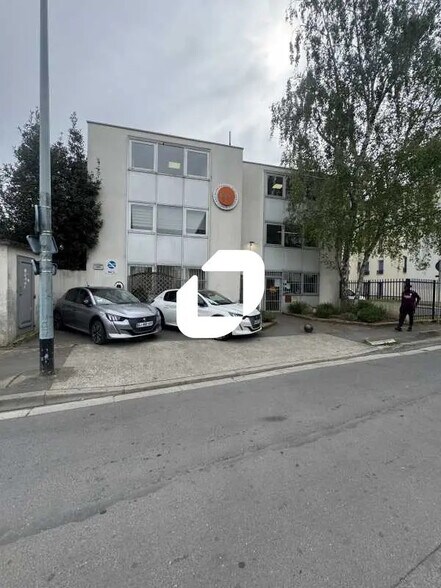 Bureau dans Bobigny à louer - Photo de l’immeuble – Image 1 sur 8