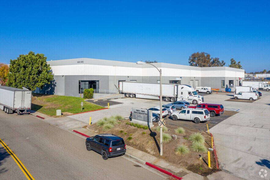 9685-9695 Distribution Ave, San Diego, CA à louer - Photo de l’immeuble – Image 3 sur 4
