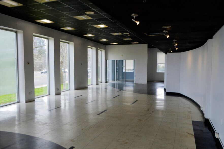 10 Robertson Ave, White Plains, NY à louer - Photo de l’immeuble – Image 2 sur 7