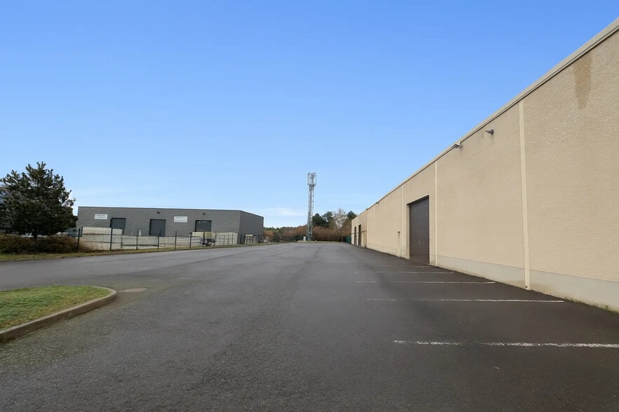 Rue Marie Louise Burgert Neuv, Reims à louer - Photo de l’immeuble – Image 2 sur 12