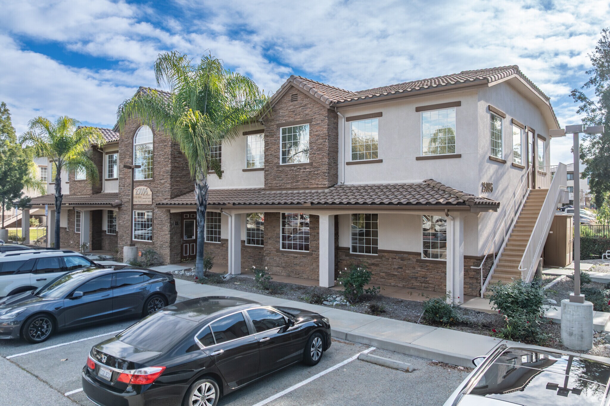 25096 Jefferson Ave, Murrieta, CA à louer Photo de l’immeuble– Image 1 sur 5