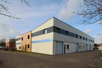 380 Avenue Blaise Pascal, Moissy-Cramayel à louer Photo de l’immeuble– Image 2 sur 8