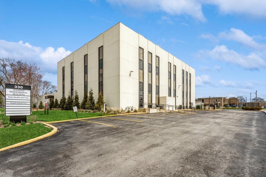 330 N Madison St, Joliet, IL à louer - Photo de l’immeuble – Image 1 sur 2