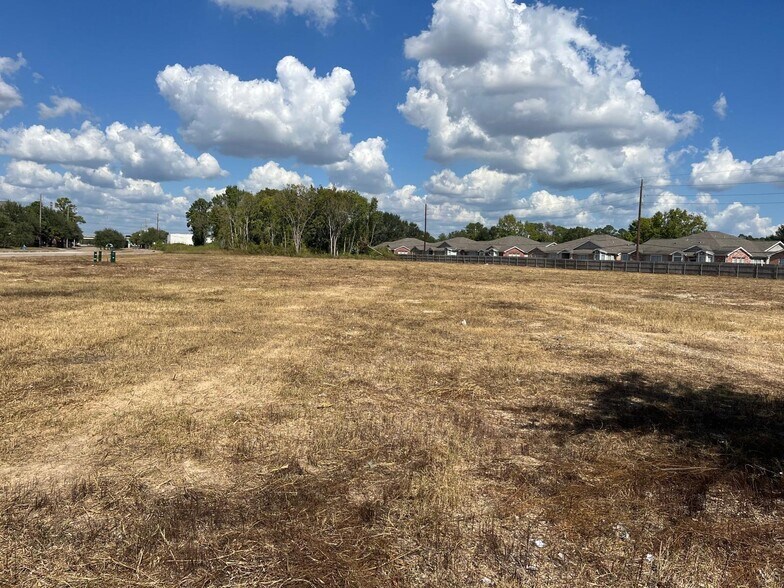15010 Vickery Drive, Houston, TX à vendre - Photo de l’immeuble – Image 3 sur 6
